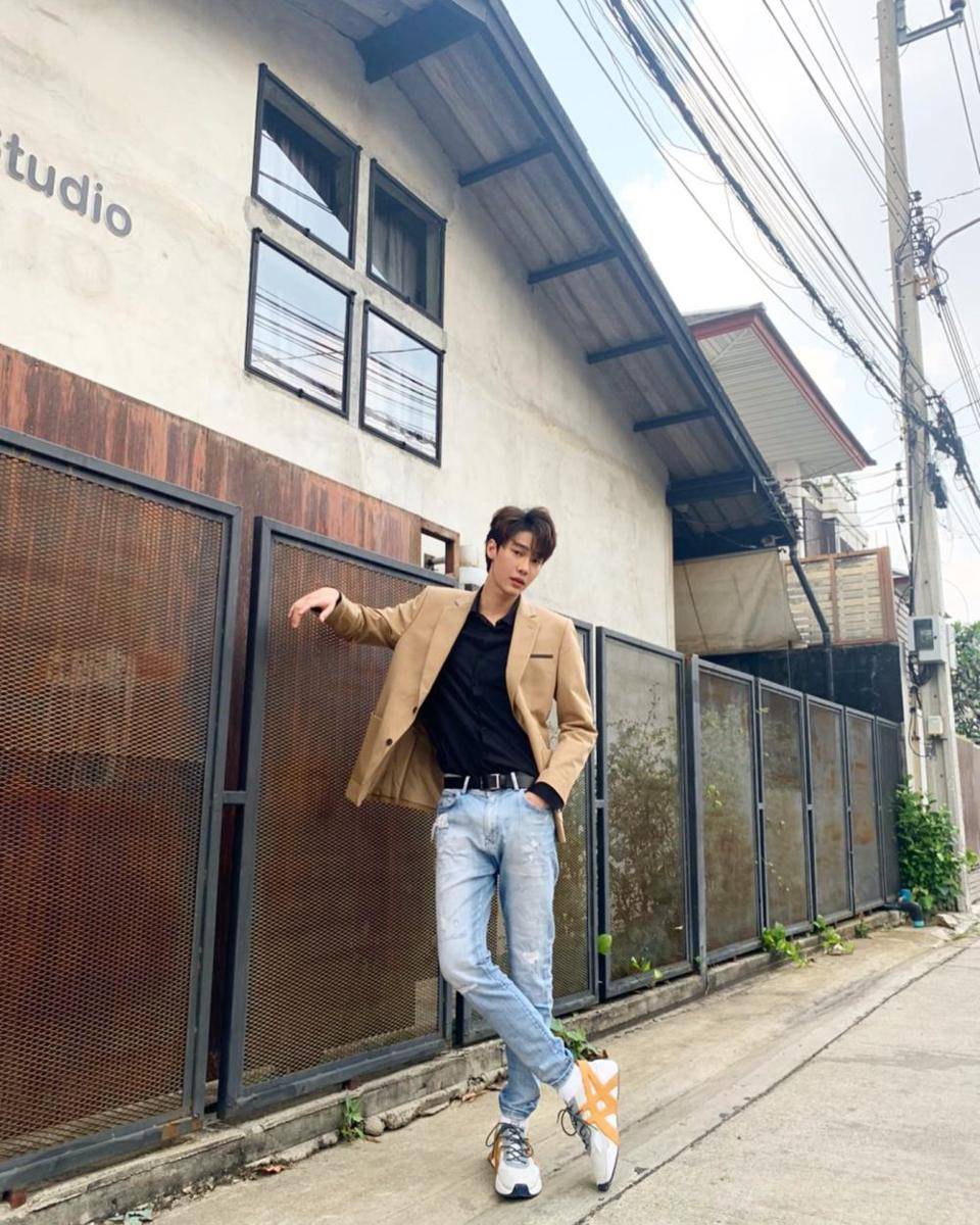 outfit layering ala Dew Jirawat (instagram.com/dew_jsu)