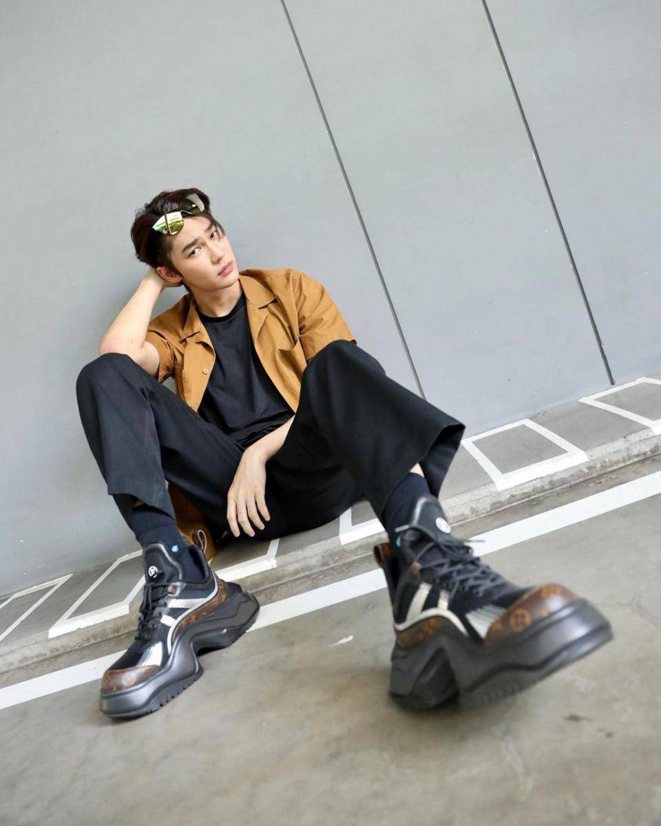 outfit layering ala Dew Jirawat (instagram.com/dew_jsu)