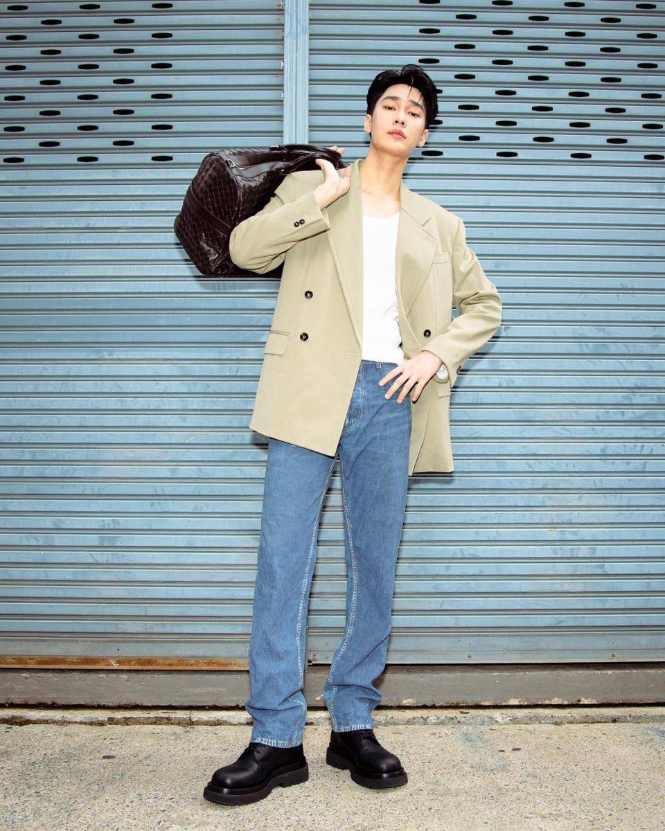 outfit layering ala Dew Jirawat (instagram.com/dew_jsu)
