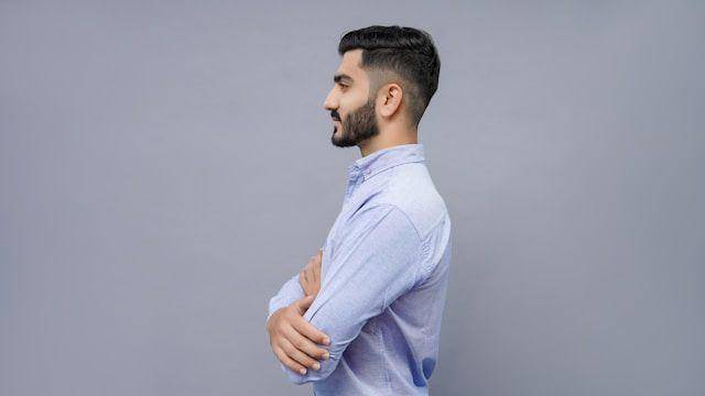 ilustrasi gaya rambut comb over pria (unsplash.com/Fotos)