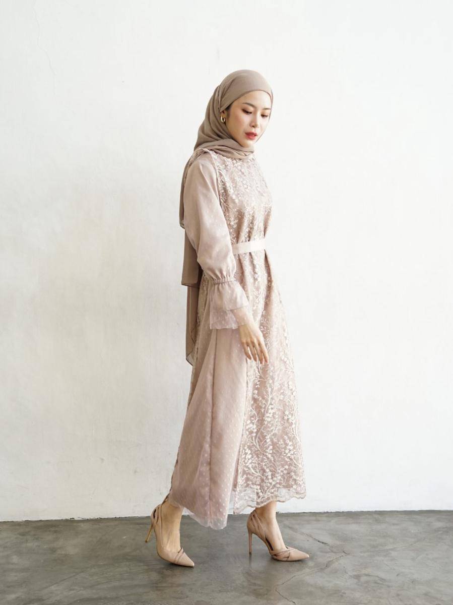 Ophelia Dress dari NAMÈLIS (shopee.co.id/N A M È L I S OFFICIAL)