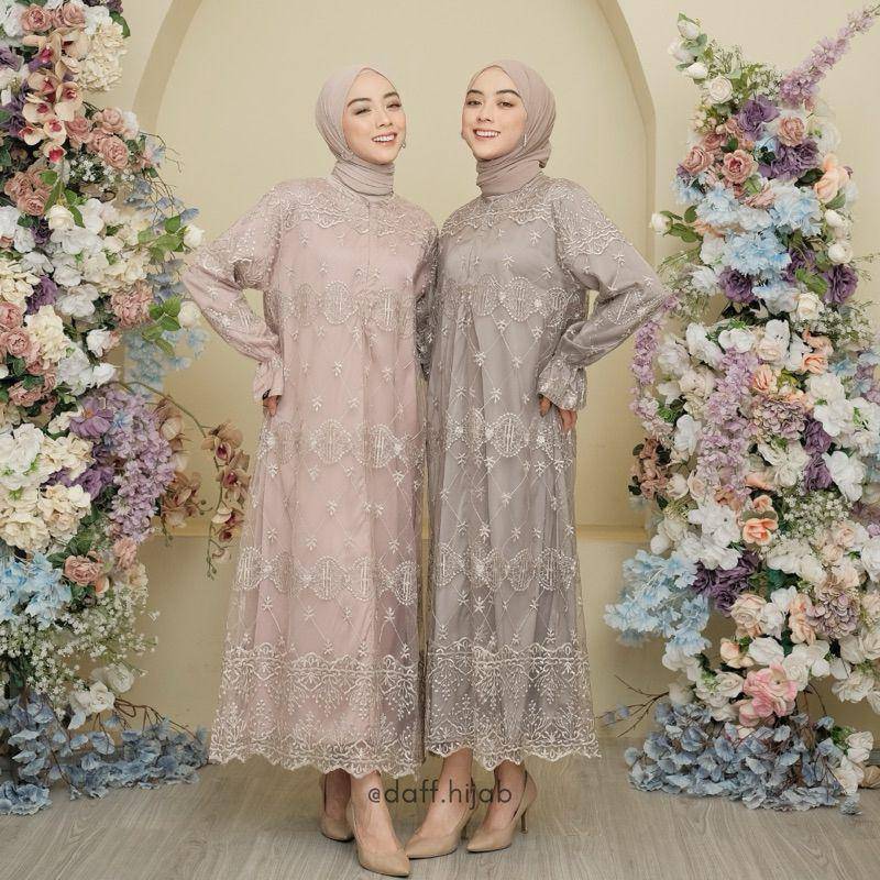Kaira Dress Lace Brukat Lebaran dari DAFF HIJAB (shopee.co.id/daff.hijabofficial)