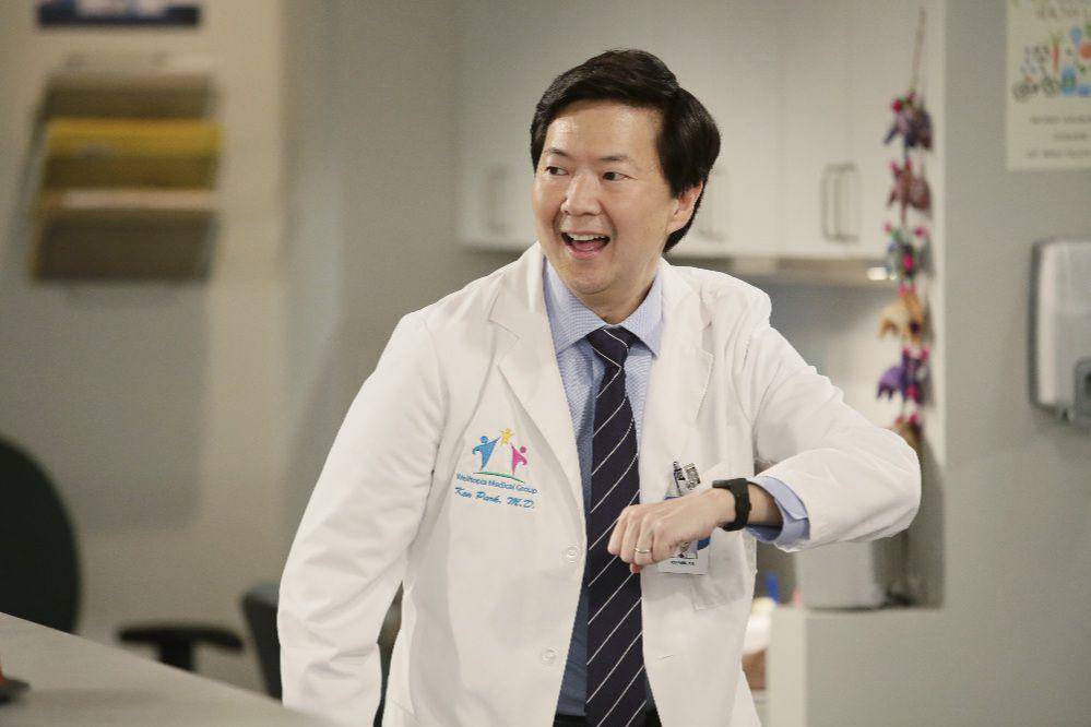Ken Jeong dalam serial Dr. Ken. (dok. ABC/Dr. Ken)