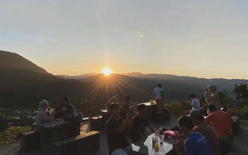 Pemandangan senja di Aruna Coffee (instagram.com/kopi_aruna)