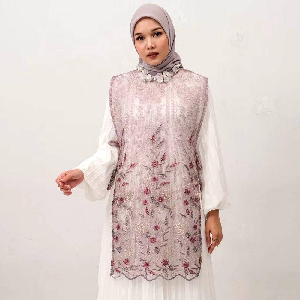 rekomendasi outer brokat untuk gamis lebaran 2025 (Shopee.com/Holy Peony Official Store)