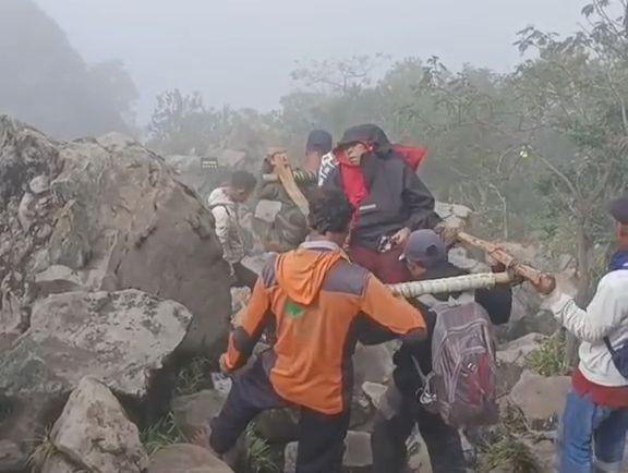 Kesehatan Menurun, Mbok Yem Turun dari Gunung Lawu Magetan