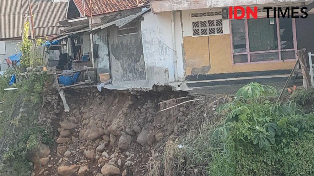 Korban Longsor Bogor Berharap Turap Bantaran Ciliwung Diperbaiki
