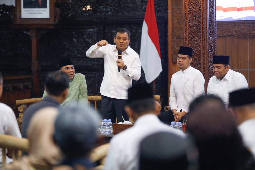 Salah satu tokoh masyarakat Jepara, Ahmad Muzaqi menyimak paparan Gubernur Jateng Ahmad Luthfi. (IDN Times/Dok Humas Pemprov Jateng)