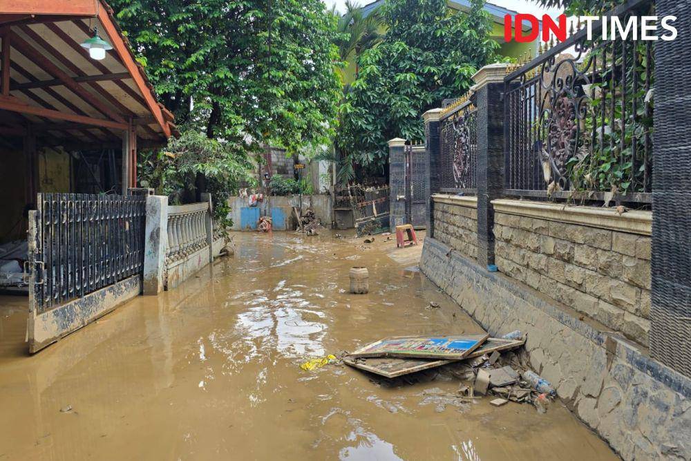 Banjir di Jaka Kencana, Pekayon, Kota Bekasi tampak sudah surut pada Rabu (5/3/2025). (IDN Times/Fahrul Razi)