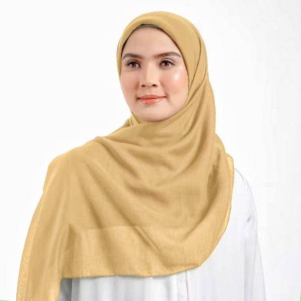 Rekomendasi hijab untuk baju warna cokelat mahogany. (Shopee.co.id/Elzatta Official Shop)