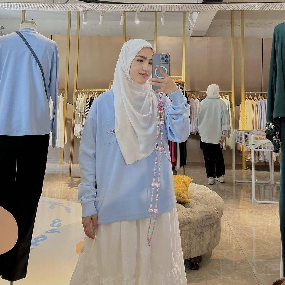 OOTD baju muslim syar’i yang kasual dan anggun ala Elfira Loy