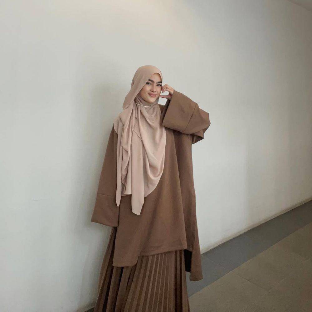 OOTD busana muslim syar’i yang kasual dan anggun ala Elfira Loy
