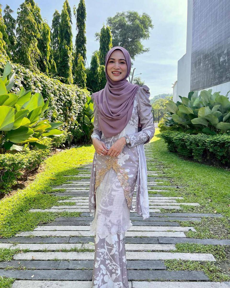 potret inspirasi outfit elegan dan berkelas buat orang dewasa ala Hanis Zalikha