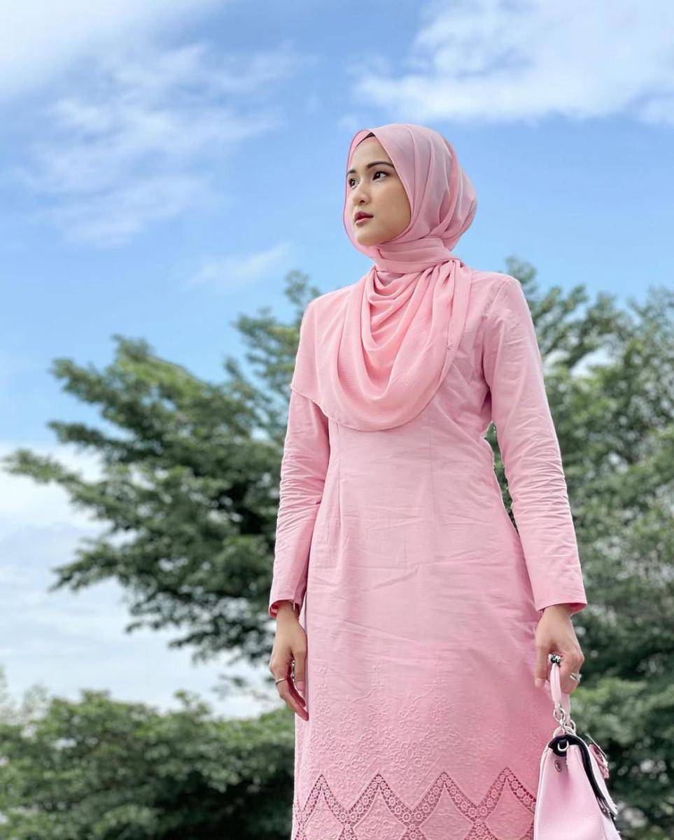 potret inspirasi outfit elegan dan berkelas buat orang dewasa ala Hanis Zalikha