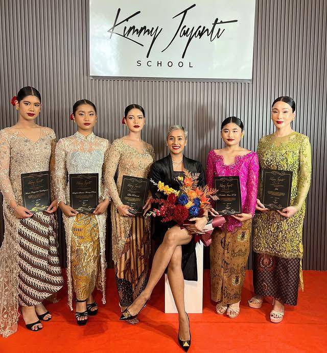 potret kelulusan Aira Yudhoyono di sekolah model milik Kimmy Jayanti (Instagram.com/kimmyjayantischool)