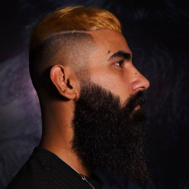 ilustrasi gaya rambut comb over pria (unsplash.com/Muhammad Numan)