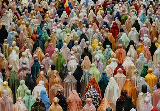 ilustrasi menjalankan sholat tarawih (pexels.com/Mohammed Alim)