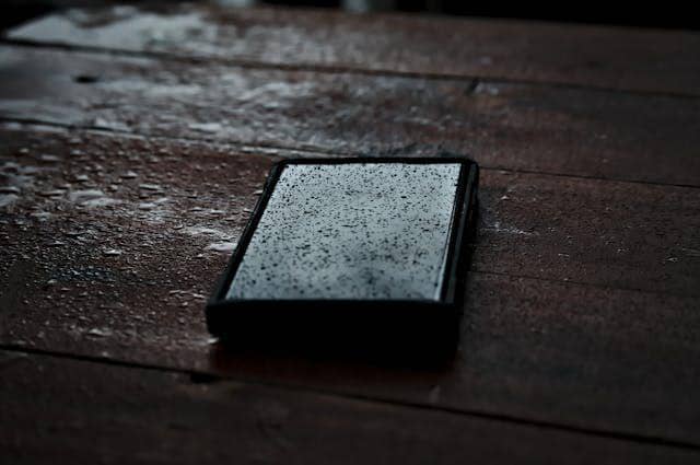 Tips Menemukan Handphone di Jalan agar Tidak Dipidana