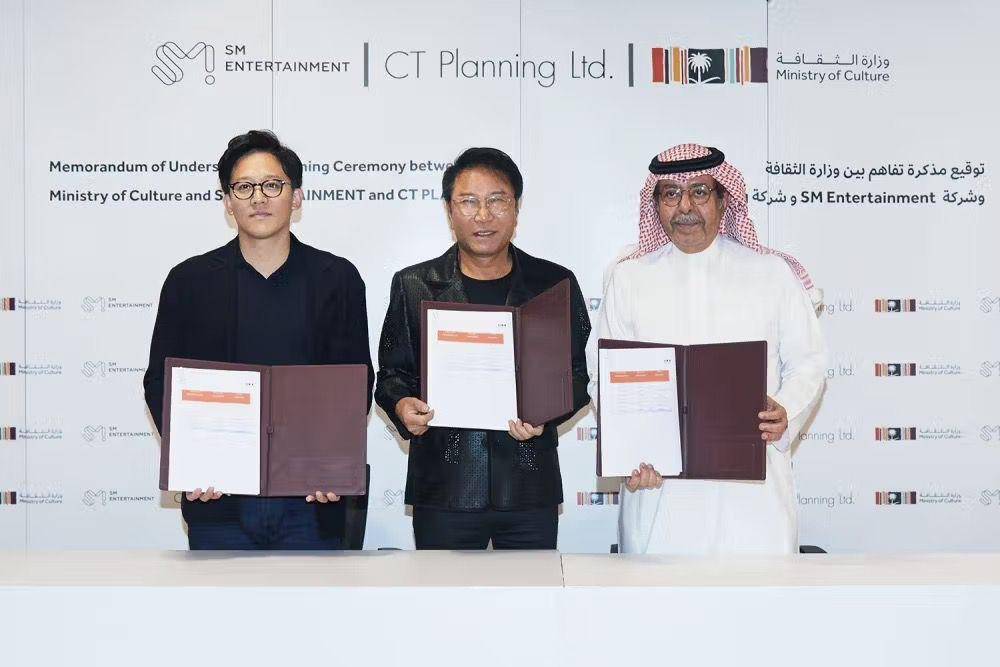 Lee Soo Man dan Lee Sung Soo (dok. SM Entertainment)