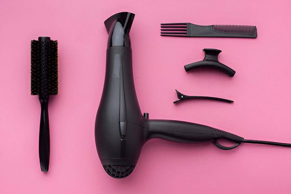 ilustrasi hair dryer (freepik.com/freepik)