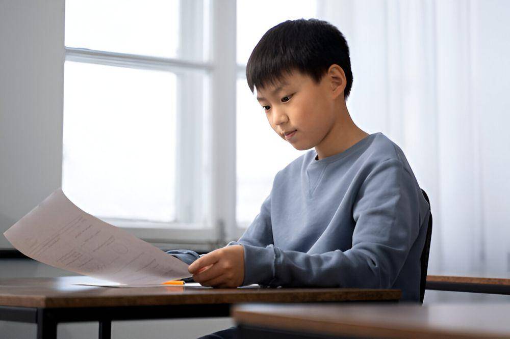 ilustrasi anak sedang belajar (freepik.com/freepik)