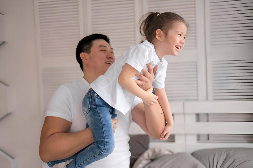 ilustrasi cowok family man (freepik.com/freepik)