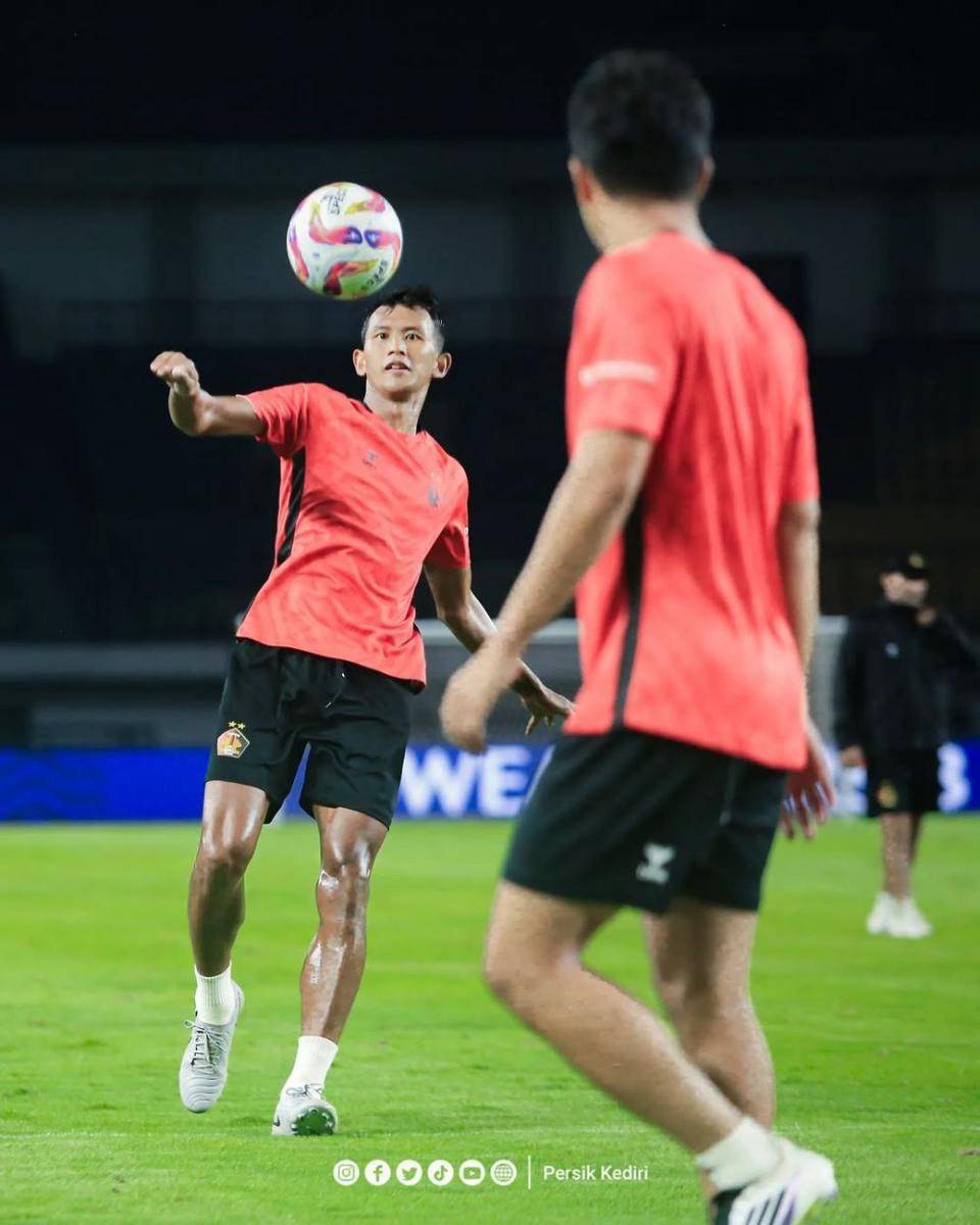 Pemain Persik Kediri saat berlatih. Instagram.com/persikfcofficial