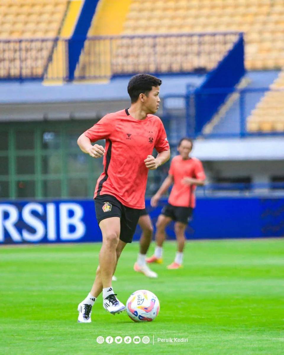 Pemain Persik Kediri saat berlatih. Instagram.com/persikfcofficial