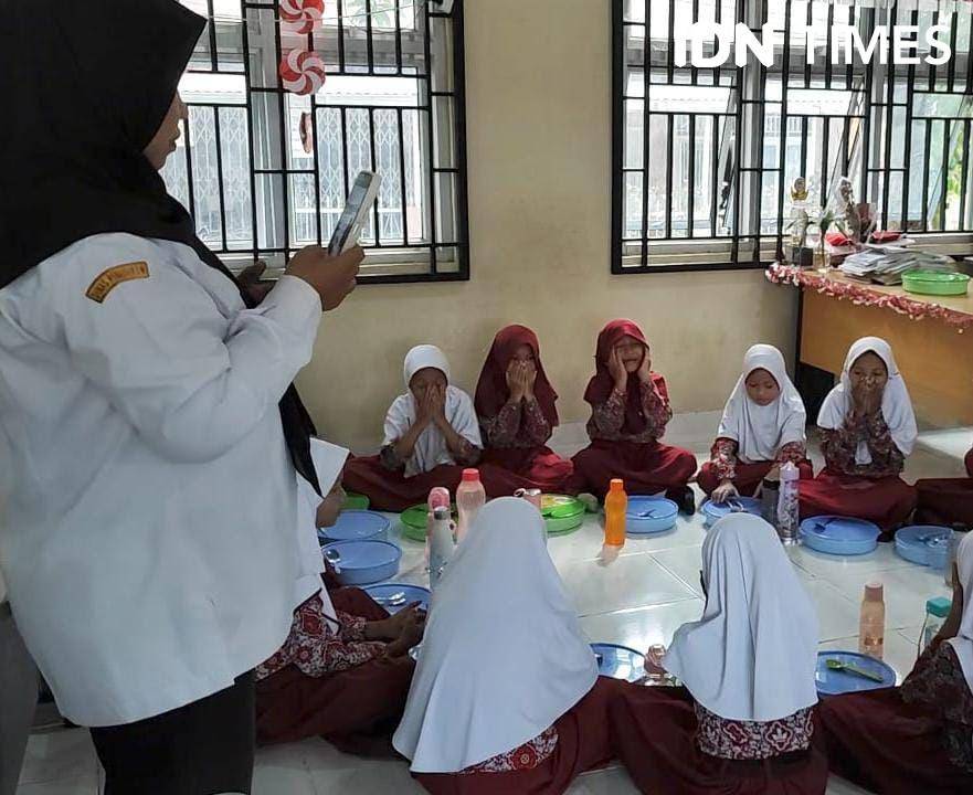 Pembagian MBG di Palembang (IDN Times/Feny Maulia Agustin)