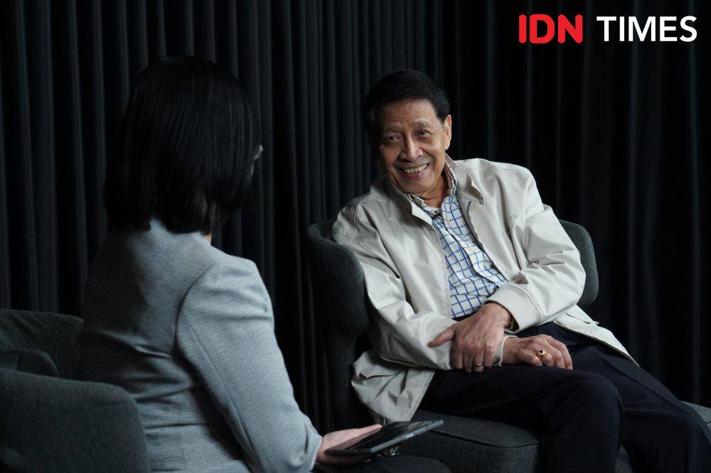 Real Talk with Uni Lubis bersama Hassan Wirajuda (IDN Times/Gilang Pandutanaya)
