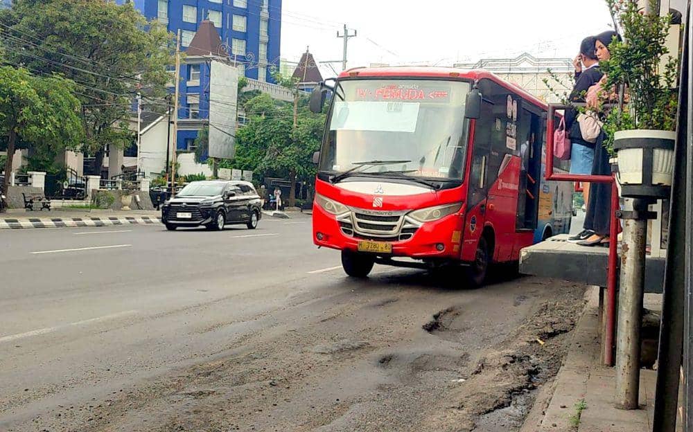 Dikeluhkan Warga Bergelombang, Jalur BRT Halte Pemuda Akan Dibeton