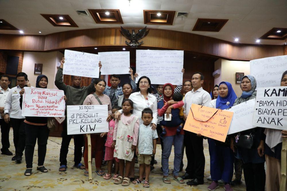 Pedagang Kaki Lima Ngadu ke Wali Kota Semarang Tak Boleh Jualan di KIW