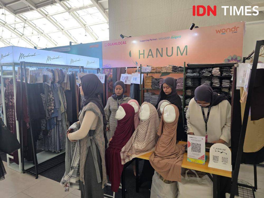 Potret Bazar GlamLocal di PIM 3. 5 Maret 2025. (IDN Times/M. Tarmizi Murdianto)