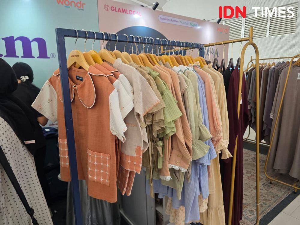 Potret Bazar GlamLocal di PIM 3. 5 Maret 2025. (IDN Times/M. Tarmizi Murdianto)