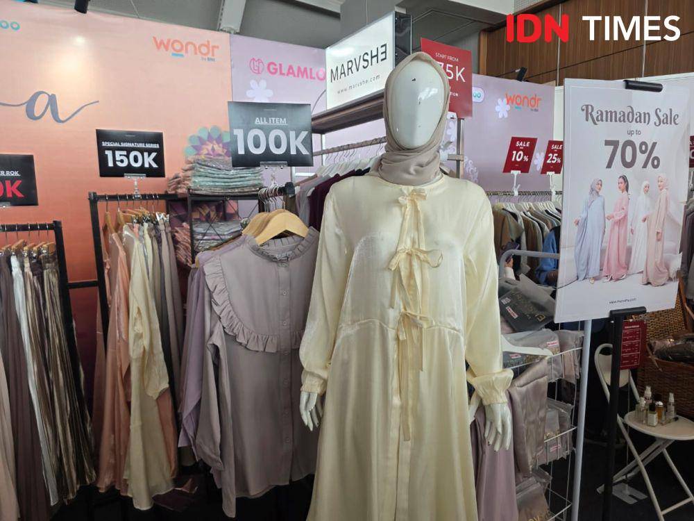 Potret Bazar GlamLocal di PIM 3. 5 Maret 2025. (IDN Times/M. Tarmizi Murdianto)
