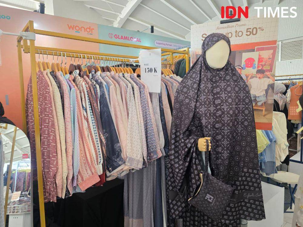 Potret Bazar GlamLocal di PIM 3. 5 Maret 2025. (IDN Times/M. Tarmizi Murdianto)