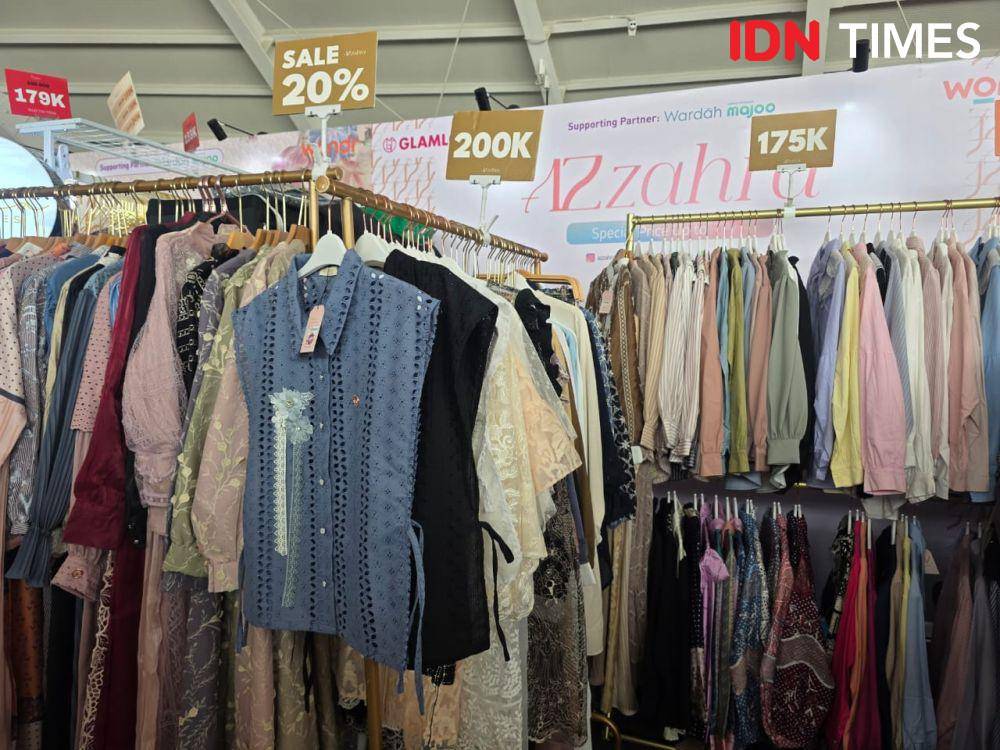 Potret Bazar GlamLocal di PIM 3. 5 Maret 2025. (IDN Times/M. Tarmizi Murdianto)