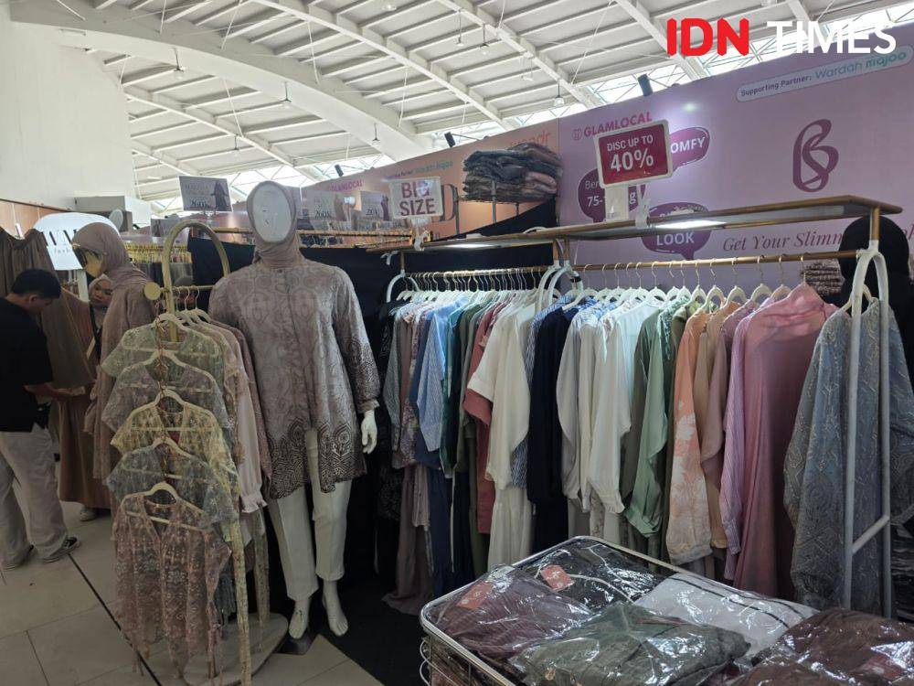 Potret Bazar GlamLocal di PIM 3. 5 Maret 2025. (IDN Times/M. Tarmizi Murdianto)