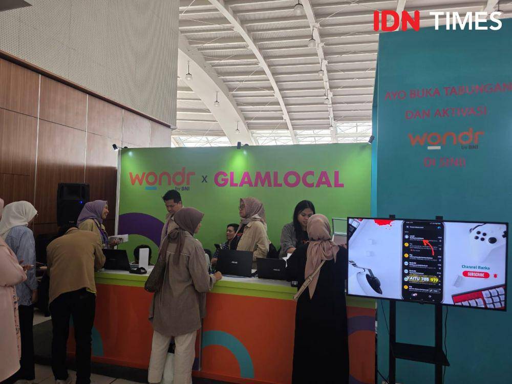 Potret Bazar GlamLocal di PIM 3. 5 Maret 2025. (IDN Times/M. Tarmizi Murdianto)