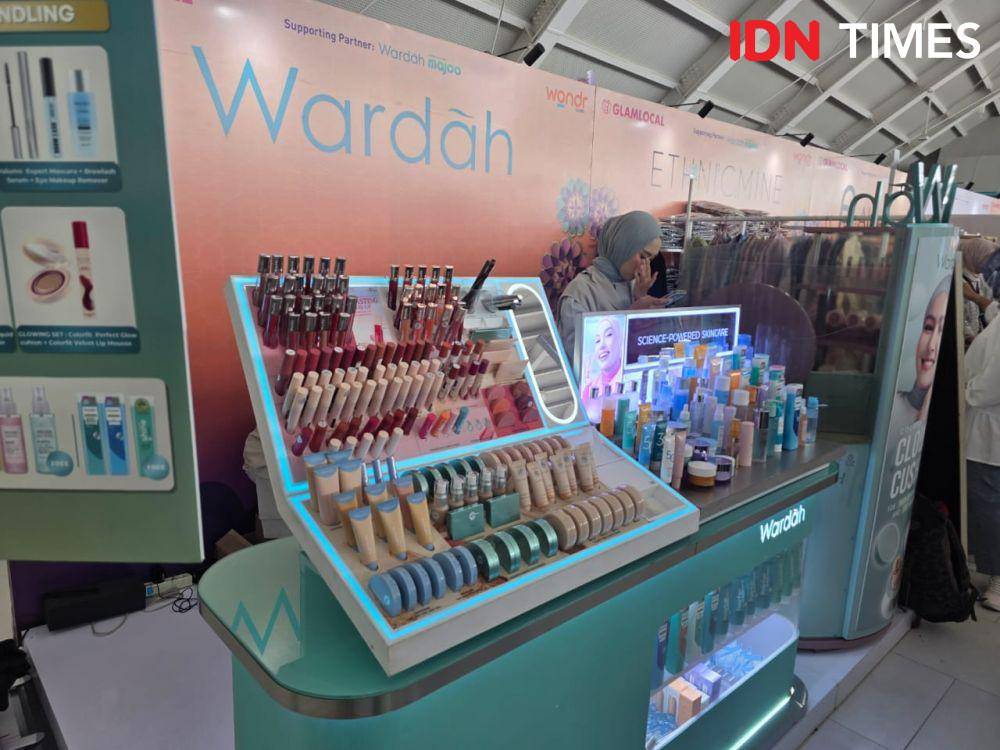 Potret Bazar GlamLocal di PIM 3. 5 Maret 2025. (IDN Times/M. Tarmizi Murdianto)