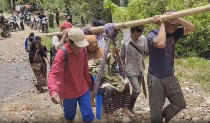 Hendak Bersalin, Ibu Hamil di Polman Ditandu 20 Km akibat Jalan Rusak