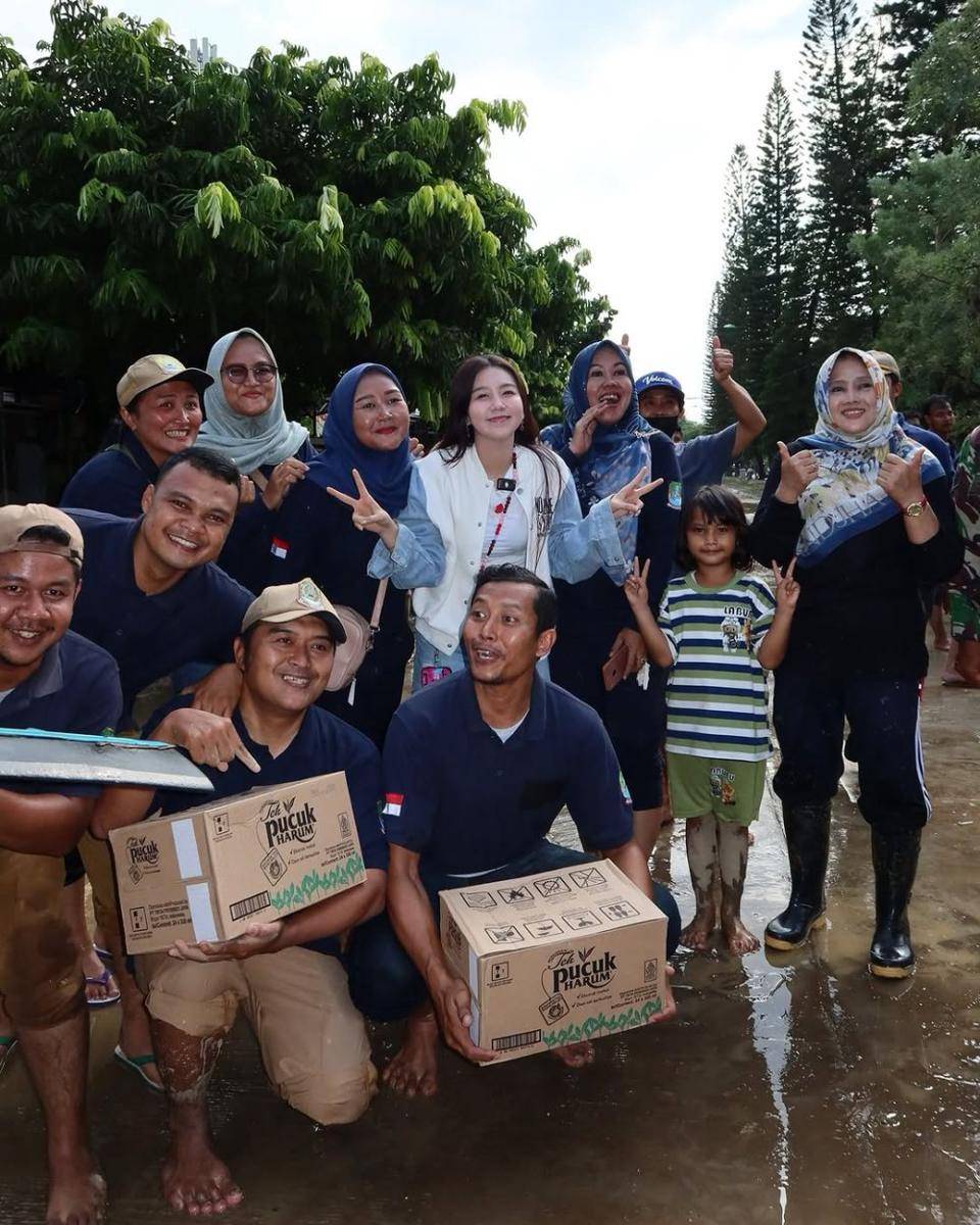 Vilmei bantu korban banjir (instagram.com/vilmei)