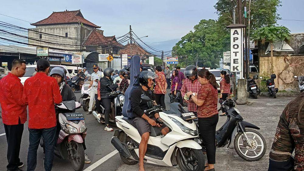 Operasi gabungan UPTD Pelayanan Pajak dan Retribusi Daerah (PPRD) Provinsi Bali digelar di Kabupaten Tabanan pada Kamis (6/3/2025) (Dok.IDNTimes/Istimewa)
