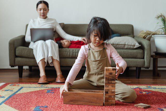 5 Kesalahan Orang Tua yang Memperparah Siblings Rivalry Anak, Hindari!