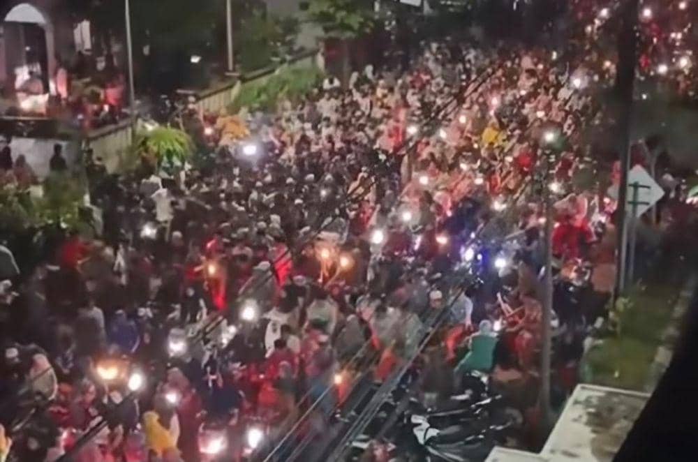 Kepadatan jamaah Salat Tarawih di Masjid Jami Al-Ilyas Kabupaten Malang. (IDN Times/Istimewa)