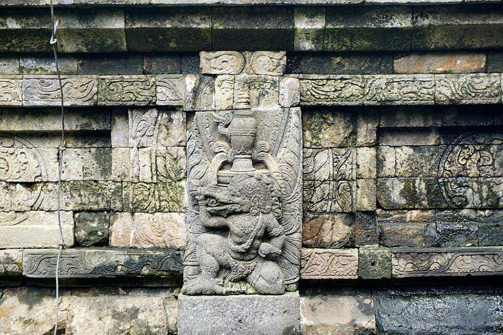 Patung Garuda (commons.wikimedia.org/Anandajoti Bhikkhu)