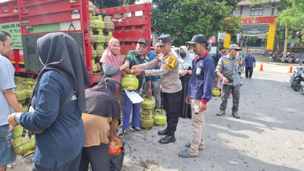 Kasubdit Indagsi Ditreskrimsus Polda Kaltim, AKBP Haris Kurniawan, juga mengimbau agar pedagang tak melakukan penimbunan terhadap Bapokting. (Dok. Polda Kaltim)
