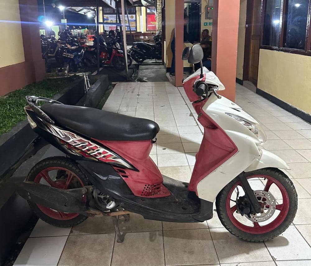 Polisi juga menyita sepeda motor yang digunakan tersangka AJ. (Dok. Polres Paser)