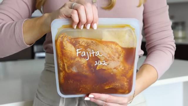 ilustrasi bumbu marinasi fajita chicken (YouTube.com/Downshiftology)