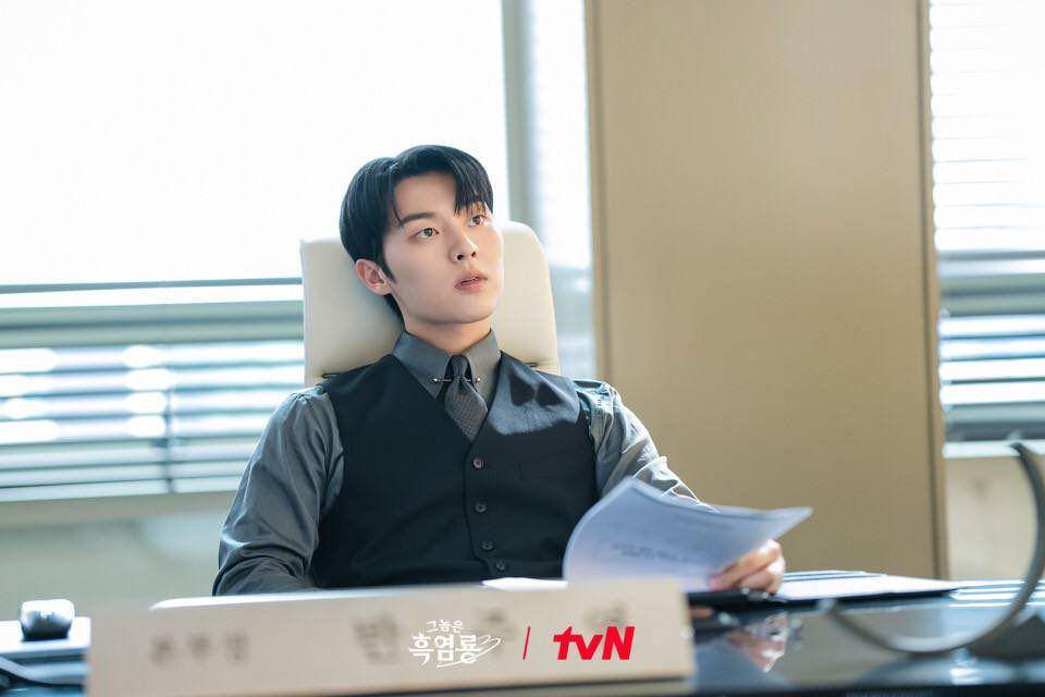 Choi Hyun Wook di My Dearest Nemesis (dok. tvN/My Dearest Nemesis)